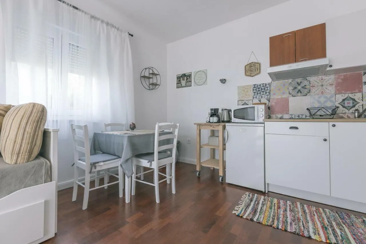 Hedon-Stone Apartment Starigrad Paklenica 0*,