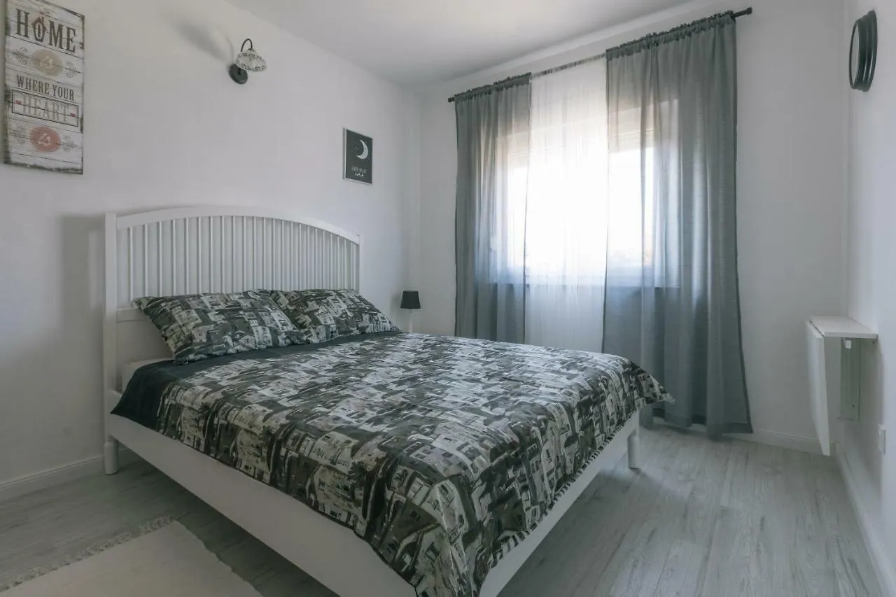 Hedon-Stone Apartment Starigrad Paklenica